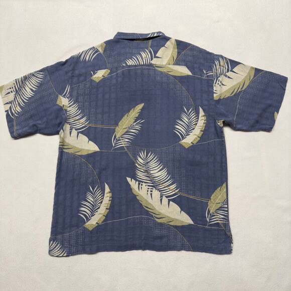 Tommy Bahama Mens Size XL 100% Silk Blue & White Print Hawaiian Camp Shirt - Picture 2 of 8